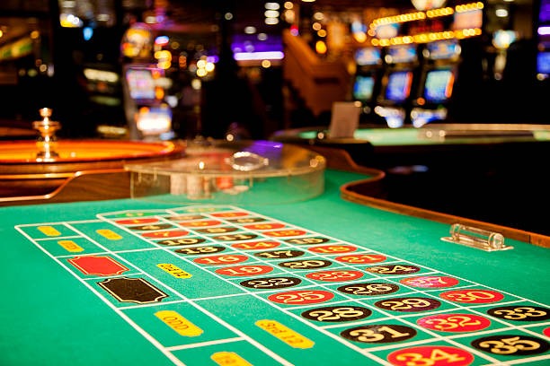 keluaran budiman app interface showing Liga 1 markets, live casino tables, and payment options